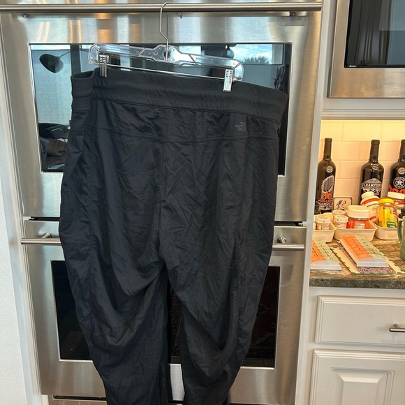 The North Face Charcoal Joggers, W 3x, have wear/piling but GUC - Picture 6 of 6